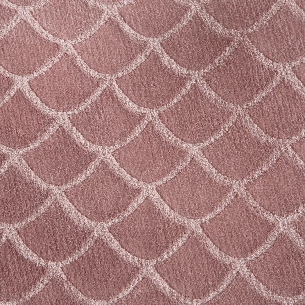 Koc narzuta z mikrofibry 200x220 różowy Mery zdobiony modnym wzorem rybich łusek Eurofirany