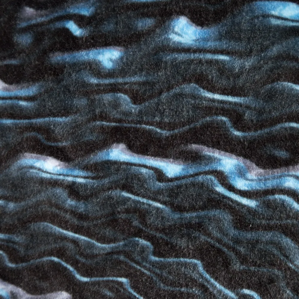 Koc narzuta z mikrofibry 150x200 Alli 2 czarny niebieski z fantazyjnym nadrukiem z efektem 3D Eurofirany