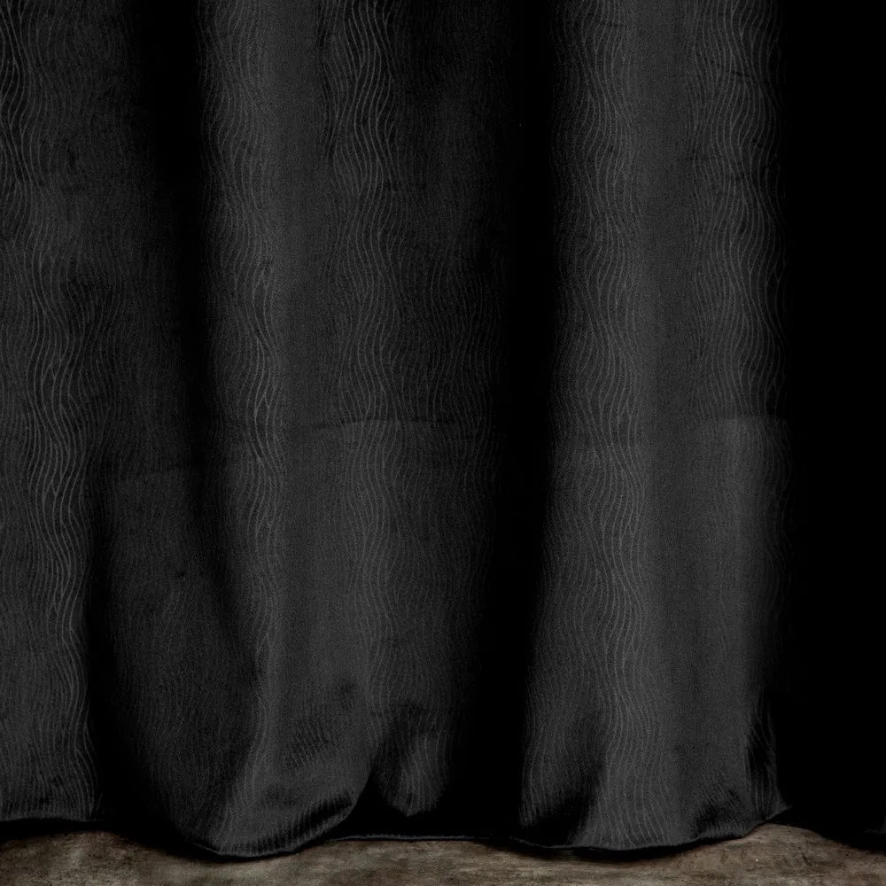 Zasłona 140x250 Lili czarna gotowa na przelotkach welwetowa z efektownym falującym wytłoczeniem Eurofirany