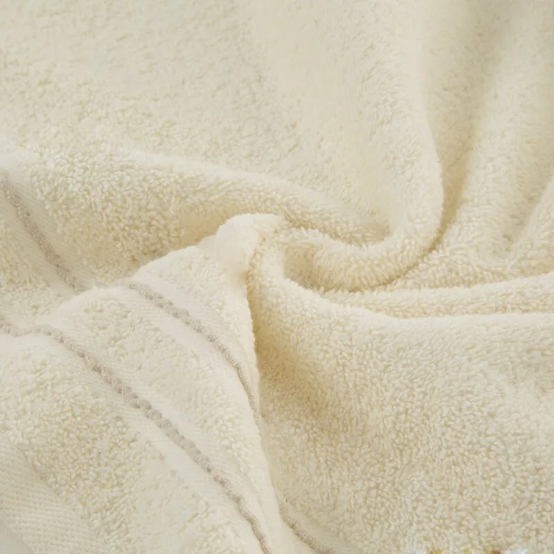 Ręcznik Emina 70x140 kremowy zdobiony  stebnowaną bordiurą 500 g/m2 Eurofirany