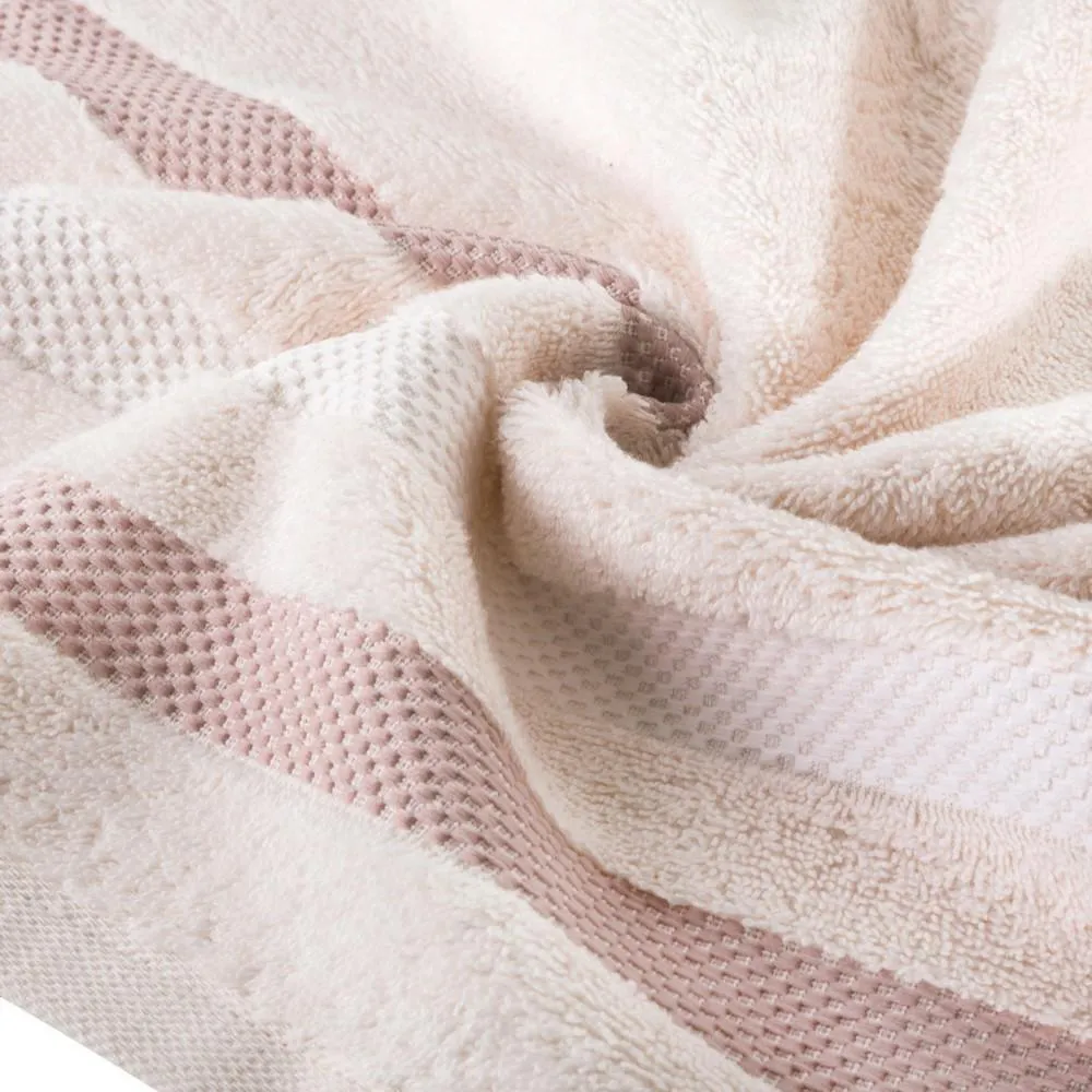Ręcznik Gracja 50x90 różowy jasny 500g/m2 frotte Eurofirany