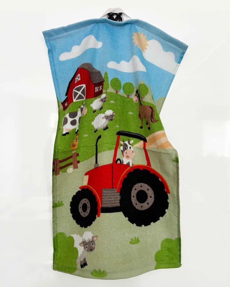 Ręczniczek do przedszkola 30x50 Traktor  czerwony kolorowy dziecięcy bawełniany 26T