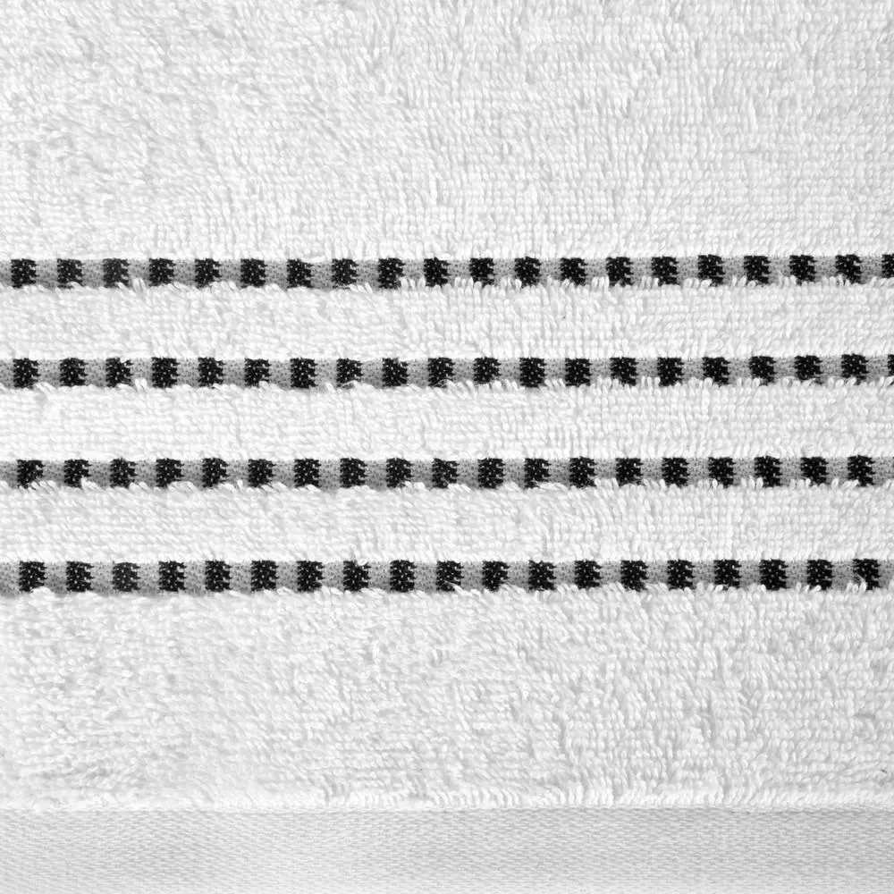 Ręcznik 70x140 Fiore biały 500g/m2 frotte Eurofirany ozdobiony bordiurą w postaci cienkich paseczków