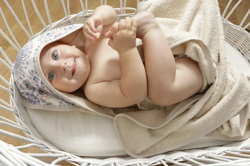 Kąpielowe okrycie niemowlęce 100x100 beżowe słoniki rozety ręcznik z kapturkiem Maxi Print