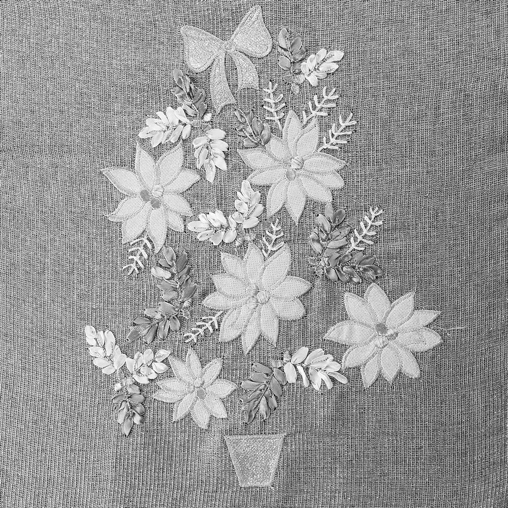 Obrus świąteczny 33x180 Caryl2 popielaty srebrny kwiaty Eurofirany