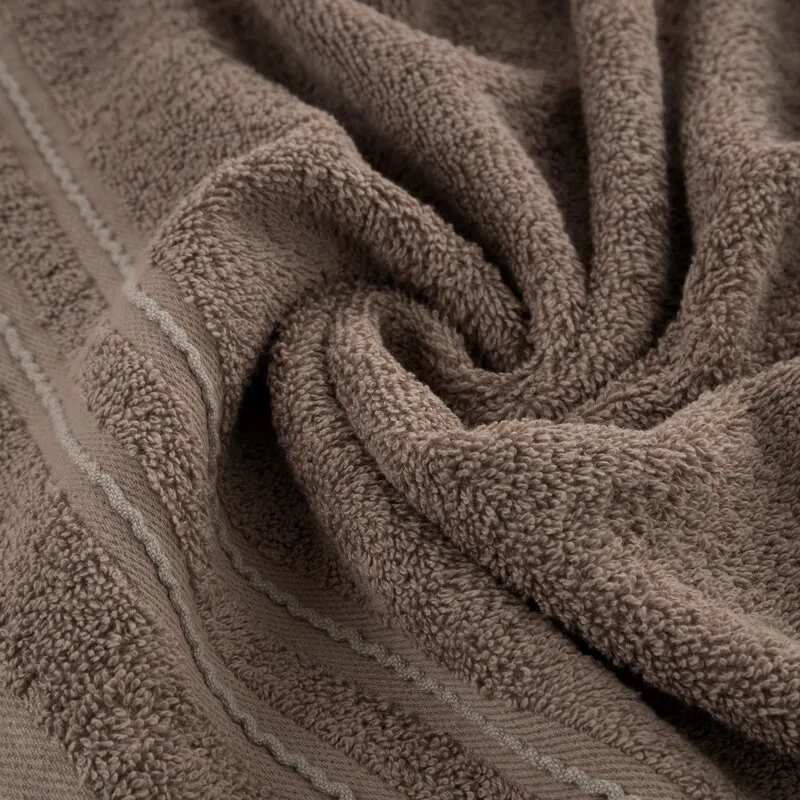 Ręcznik Emina 70x140 brązowy zdobiony  stebnowaną bordiurą 500 g/m2 Eurofirany