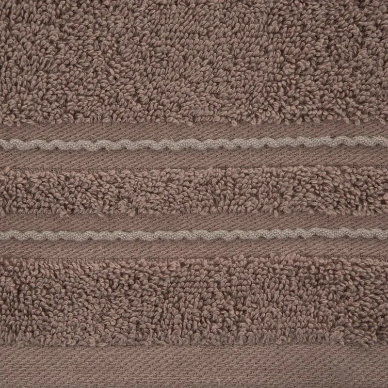 Ręcznik Emina 70x140 brązowy zdobiony  stebnowaną bordiurą 500 g/m2 Eurofirany