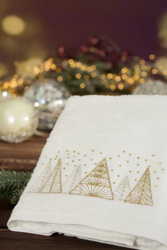 Ręcznik Santa 70x140 biały złoty choinki  świąteczny 21 450 g/m2 Eurofirany