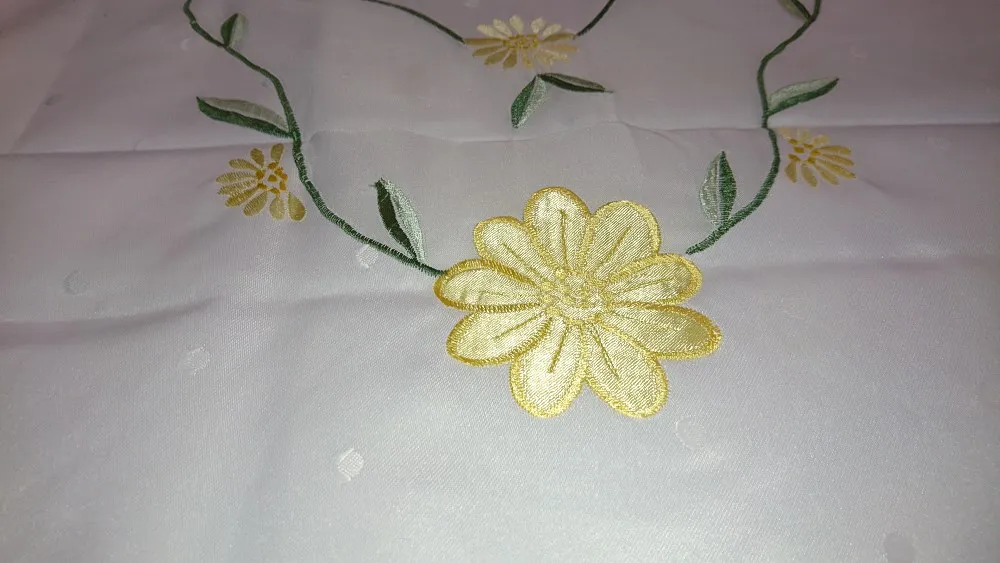 Obrus haftowany OR 50x100 biały w kropki żółte kwiaty ES1180/1 niska cena