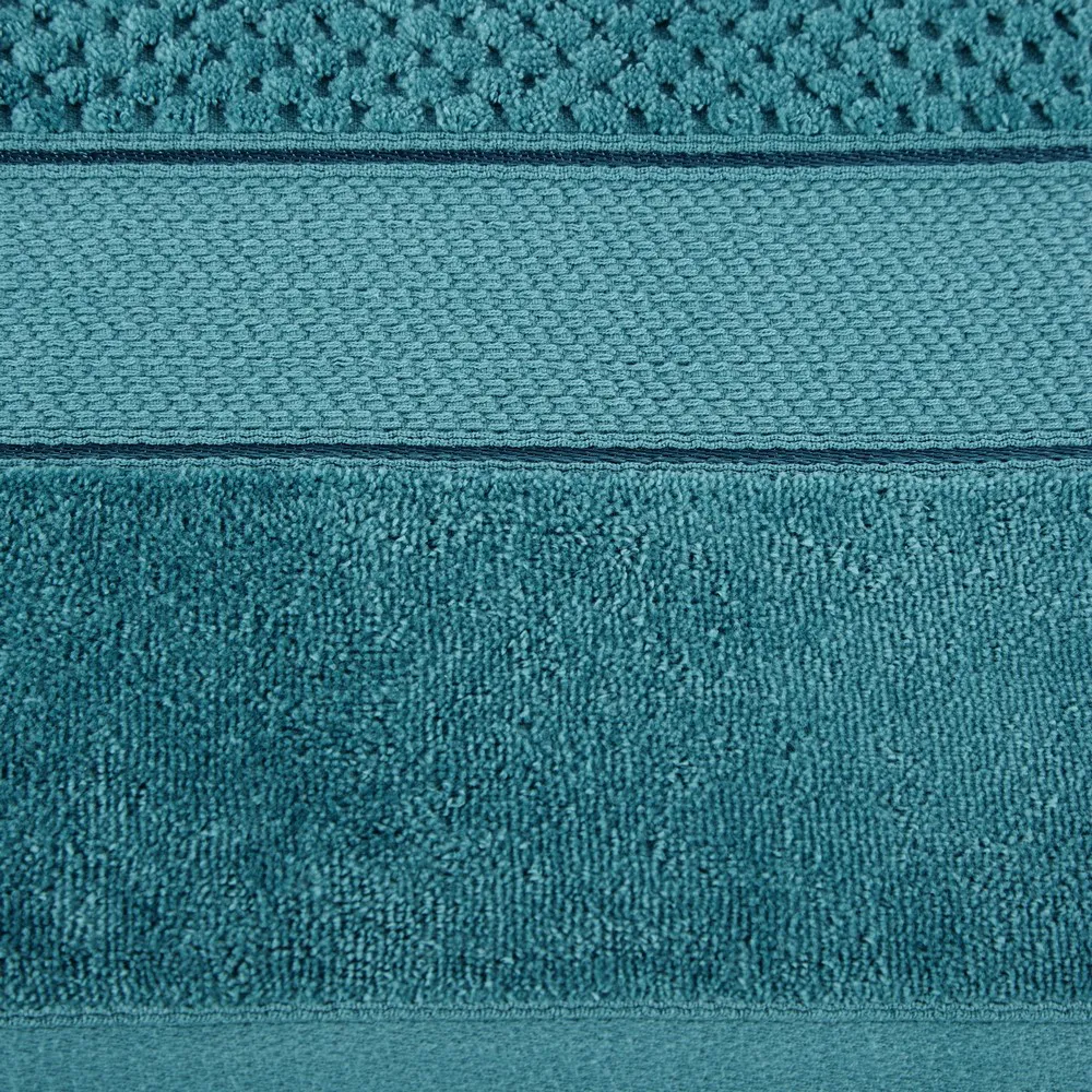Ręcznik Jessi 70x140 turkusowy frotte 500g/m2 z fakturą wytłaczanej krateczki i welurową bordiurą Eurofirany