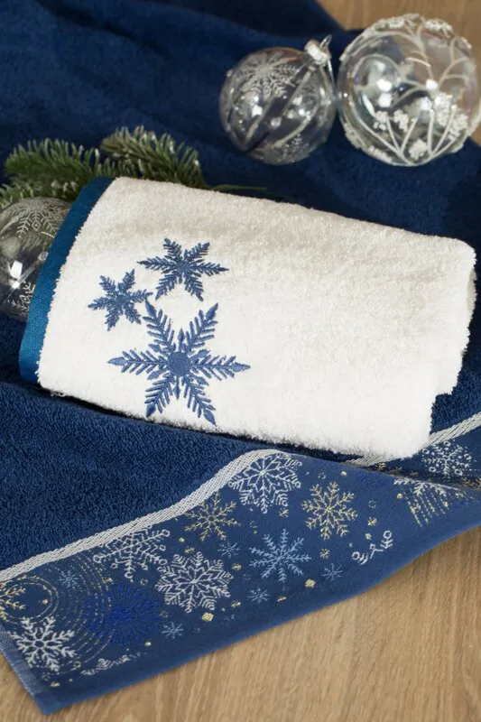 Ręcznik Carol 50x90 niebieski biały  gwiazdki świąteczny 02 450 g/m2 Eurofirany