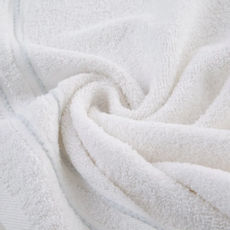 Ręcznik Emina 30x50 biały zdobiony  stebnowaną bordiurą 500 g/m2 Eurofirany