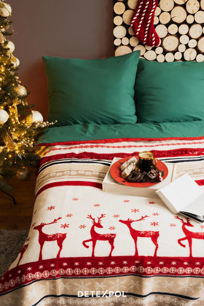 Koc bawełniany akrylowy 150x200 56 JB świąteczny Renifery pasy gwiazdki kremowy czerwony beżowy z frędzlami narzuta na łóżko