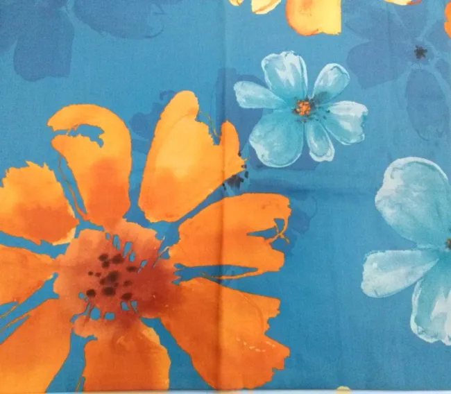 Poszewka satynowa 50x70 niebieska w kwiaty 2631