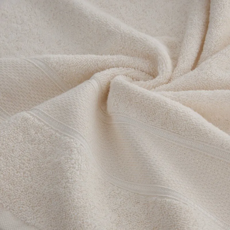 Ręcznik Liana 30x50 kremowy z błyszczącą  nicią 500 g/m2 Eurofirany