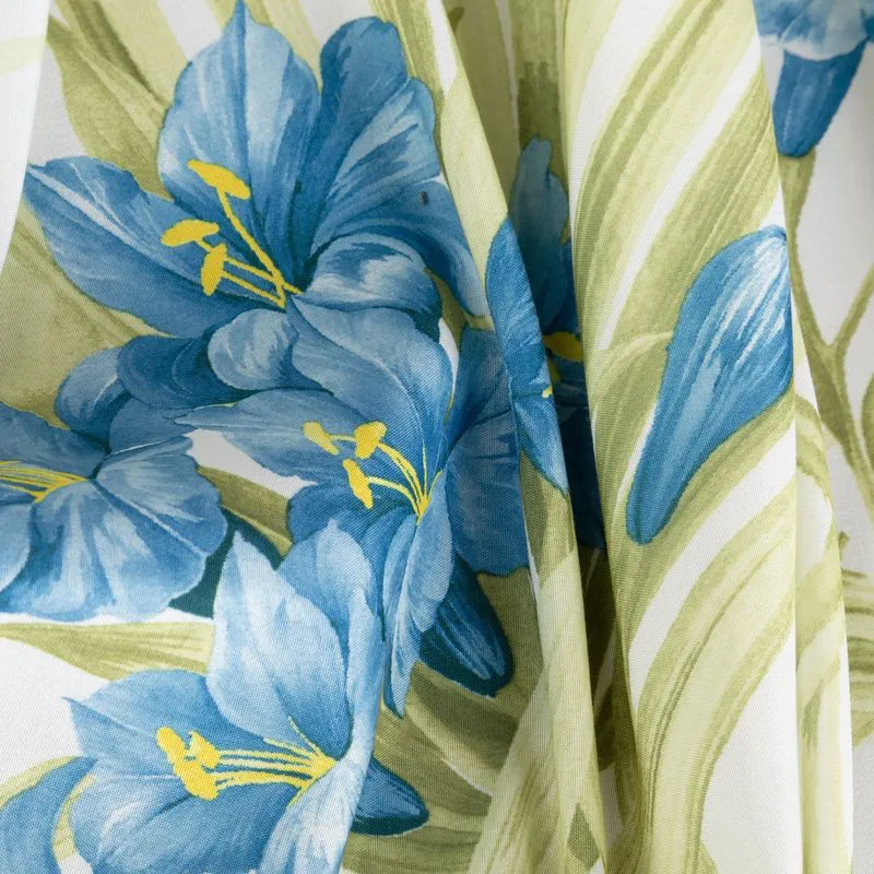Zasłona 140x250 Mari biała niebieska z kolorowym kwiatowym nadrukiem gotowa na przelotkach Eurofirany