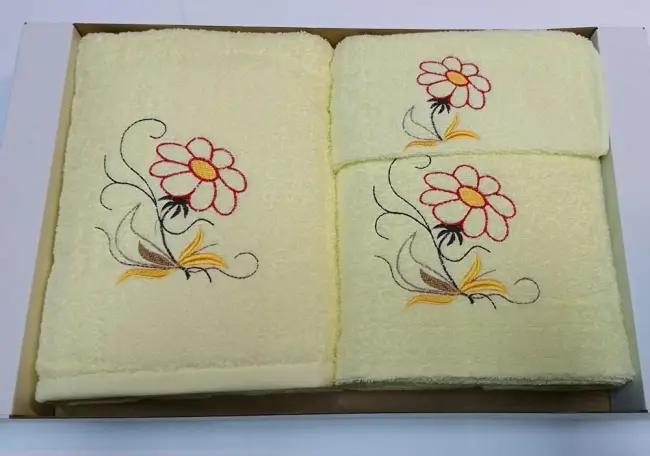 Komplet ręczników w pudełku 3 szt Wenus kwiatek kremowy czerwony złoty 30x50 50x100 70x140