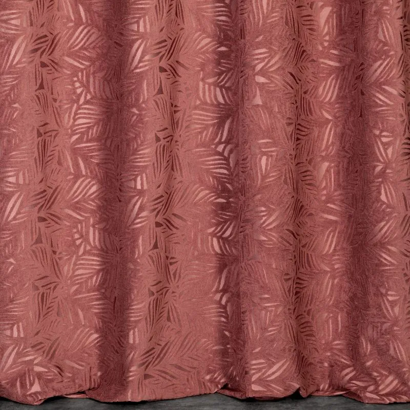Zasłona 140x250 Octavia różowa ciemna z miękkiego welwetu z wytłaczanym wzorem liści gotowa na przelotkach Eurofirany