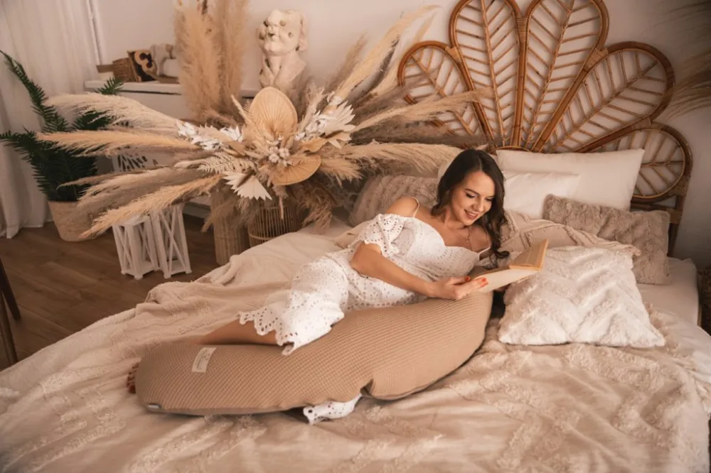 Poduszka pozycjonująca Relax Muslin       beżowa 190 cm do karmienia ciążowa wypoczynkowa