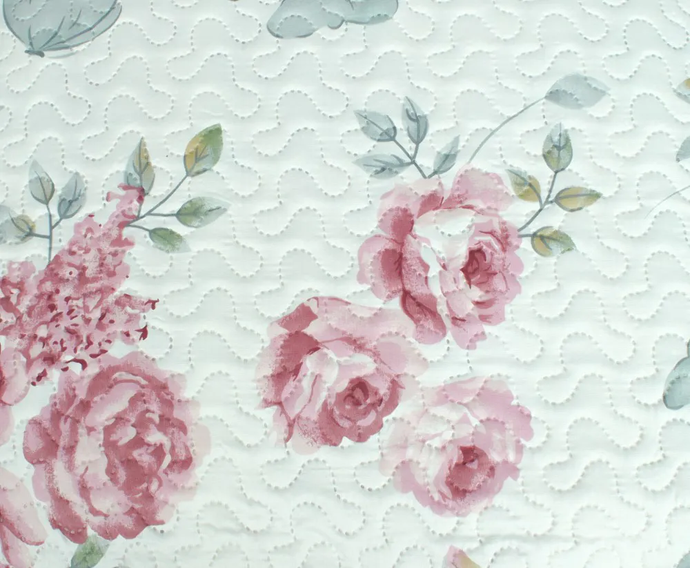 Narzuta dekoracyjna 240x220 biała  w kwiaty różowe pikowana Calmia