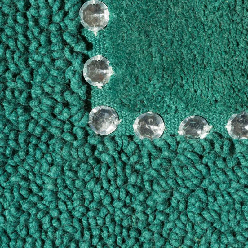 Dywanik 50x70 Chic zielony ciemny z bawełny zdobiony kryształkami w stylu glamour Eurofirany