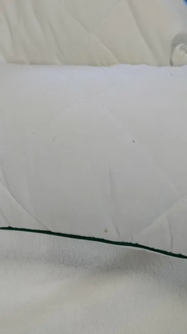 Poduszka antyalergiczna 70x80 Anatomiczna 2 komorowa z wałkiem Mikrofibra 1100g biała AMZ lekko używana