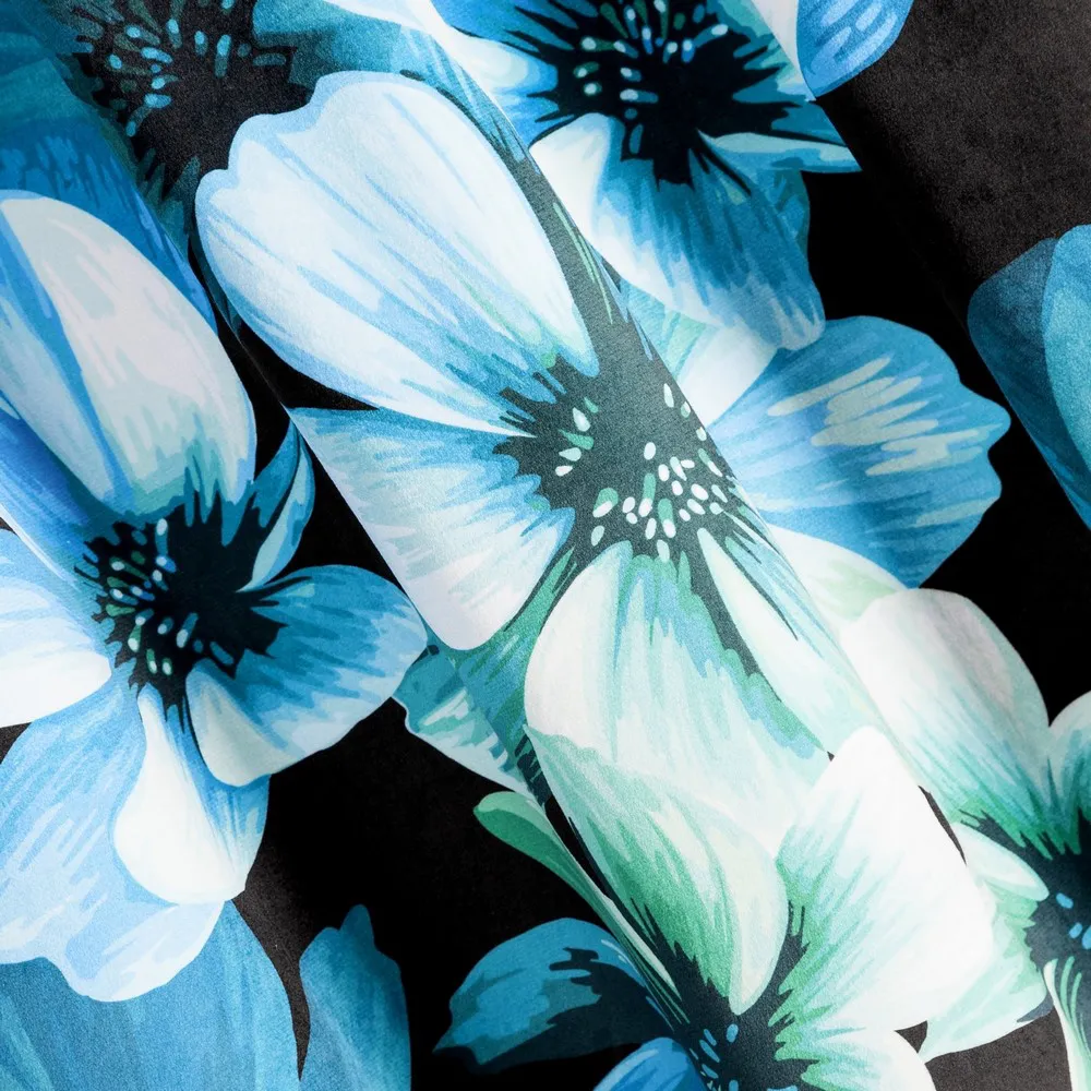 Zasłona 140x270 Kleo czarna niebieska kwiaty gotowa na taśmie welwetowa Eurofirany