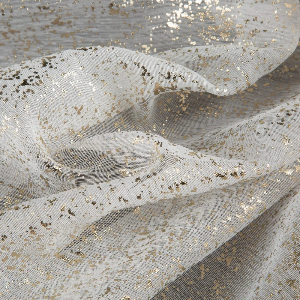 Zasłona 140x250 Mily biała złota gotowa na przelotkach z lekkiej tkaniny z nakrapianym nadrukiem