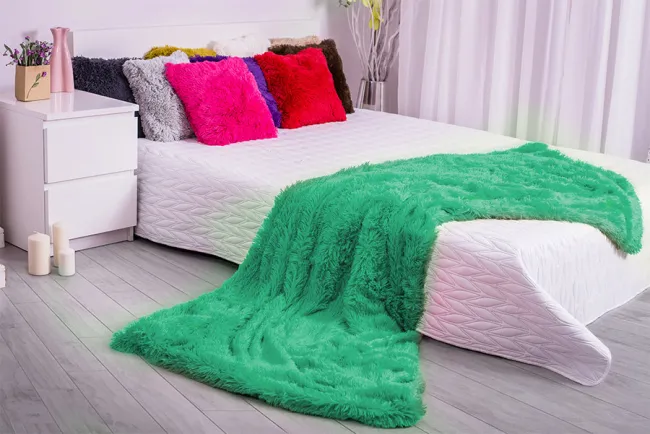Koc narzuta na łóżko 150x200 Corona futro miętowa zielona włochacz