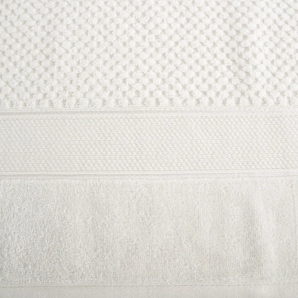 Ręcznik Jessi 30x50 kremowy 500g/m2 z fakturą wytłaczanej krateczki i welurową bordiurą Eurofirany