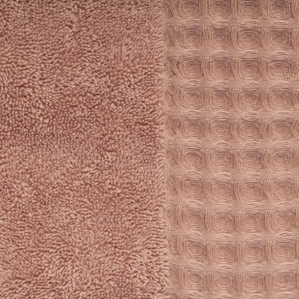 Ręcznik Avinion 70x140  pudrowy frotte z ozdobną bordiurą z wzorem wafla 500 g/m2 Terra Collection Eurofirany