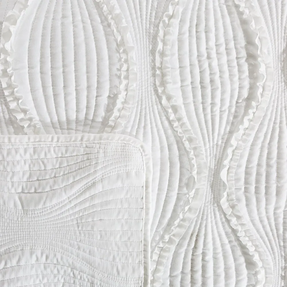 Narzuta dekoracyjna 170x210 Dakota biała falbanki pikowana