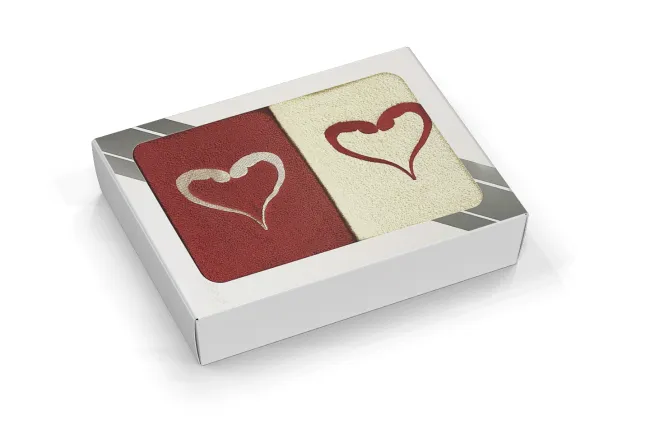 Komplet ręczników na Walentynki 70x140 Serce haft kremowy czerwony w pudełku 2 szt