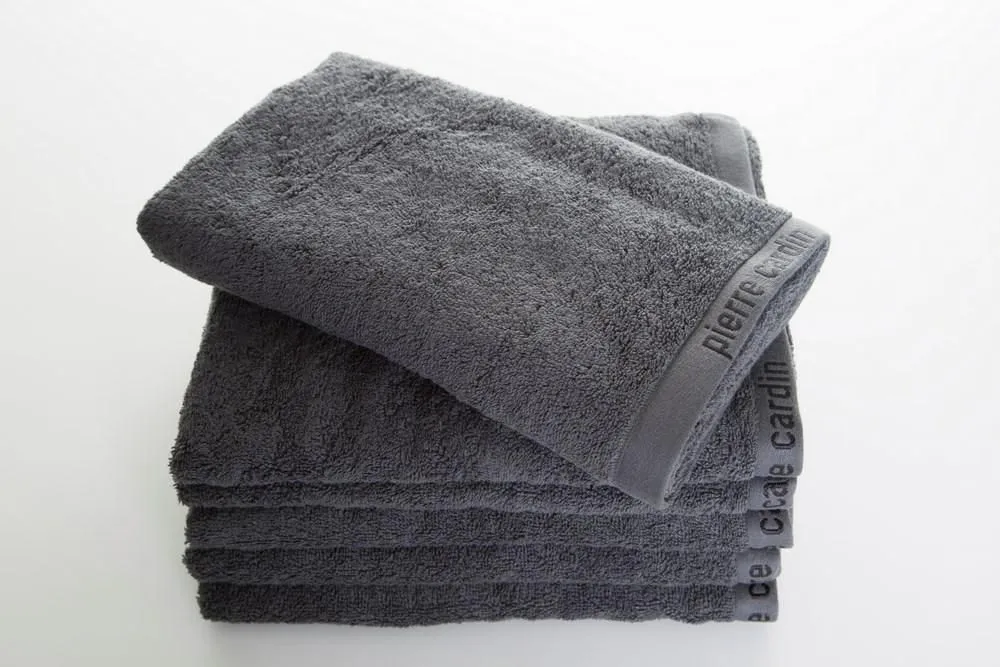 Ręcznik Evi 70x140 stalowy 430g/m2 Pierre Cardin