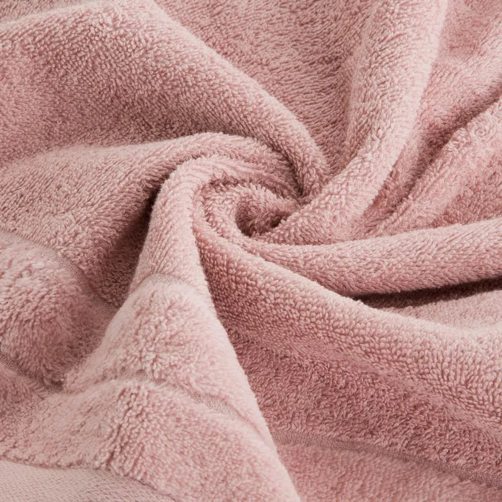 Ręcznik Damla 70x140 pudrowy różowy 500g/m2 frotte Eurofirany