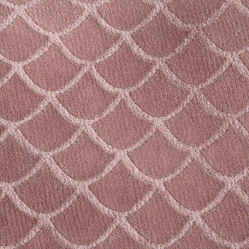 Koc narzuta z mikrofibry 170x210 różowy Mery zdobiony modnym wzorem rybich łusek Eurofirany