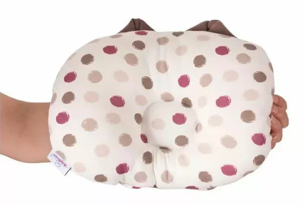 Poduszka dla niemowląt Kitty przeciwodkształceniowa biała grochy TDDPK-01 do karmienia