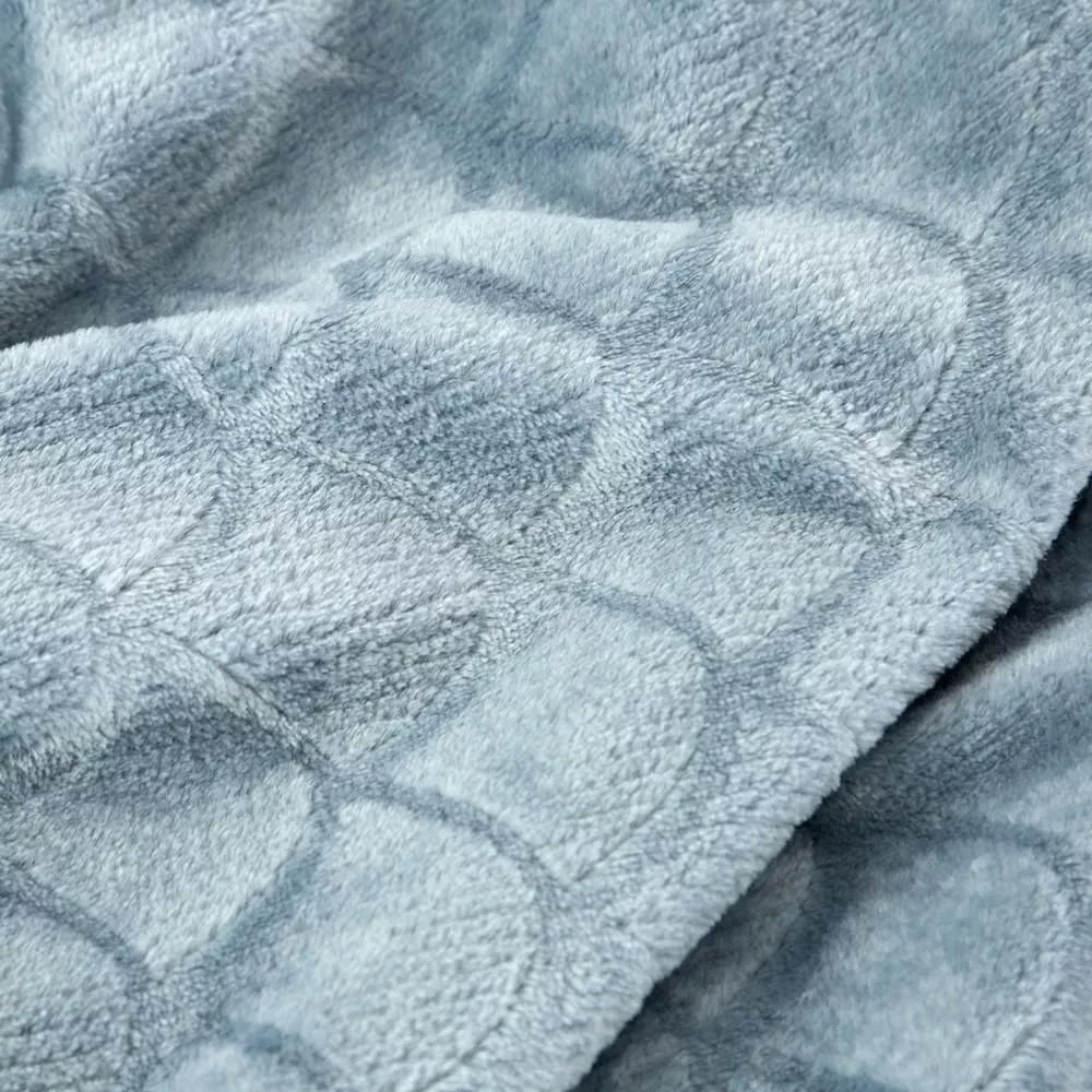 Koc narzuta z mikrofibry 170x210 niebieski Mery zdobiony modnym wzorem rybich łusek Eurofirany