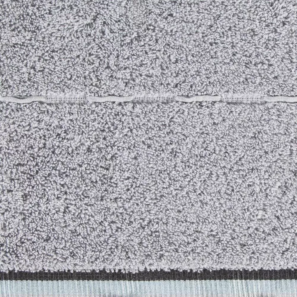 Ręcznik Ina 70x140 srebrny pompony frędzle 480g/m2