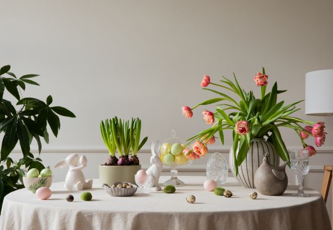 Świeże kwiaty na wielkanocny stół